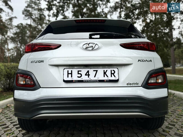 Белый Хендай Kona Electric, объемом двигателя 0 л и пробегом 103 тыс. км за 17999 $, фото 14 на Automoto.ua