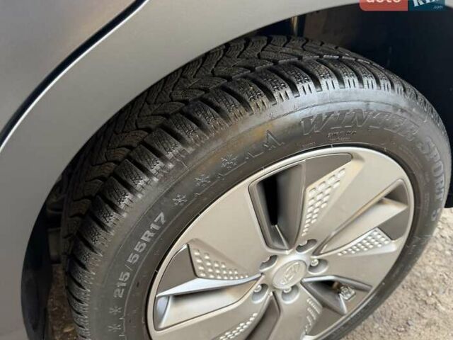 Білий Хендай Kona Electric, об'ємом двигуна 0 л та пробігом 64 тис. км за 14950 $, фото 30 на Automoto.ua