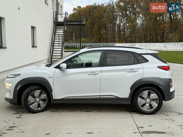 Белый Хендай Kona Electric, объемом двигателя 0 л и пробегом 96 тыс. км за 19500 $, фото 28 на Automoto.ua