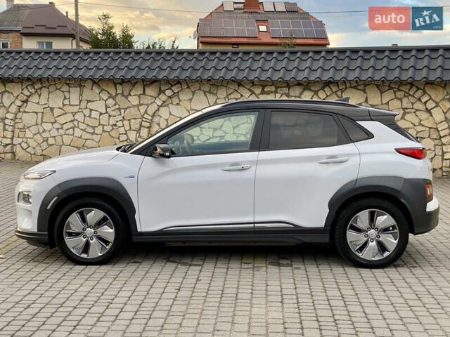 Білий Хендай Kona Electric, об'ємом двигуна 0 л та пробігом 68 тис. км за 19699 $, фото 16 на Automoto.ua