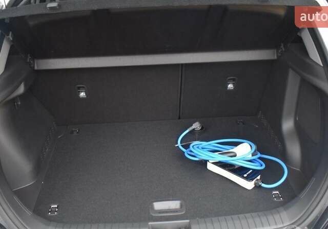 Білий Хендай Kona Electric, об'ємом двигуна 0 л та пробігом 15 тис. км за 15950 $, фото 12 на Automoto.ua