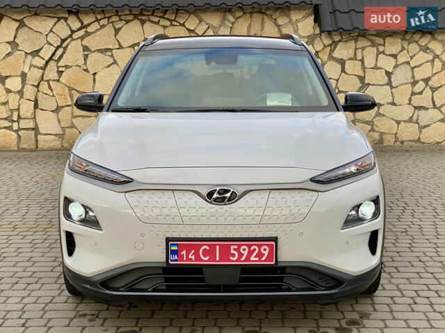 Білий Хендай Kona Electric, об'ємом двигуна 0 л та пробігом 68 тис. км за 19699 $, фото 23 на Automoto.ua
