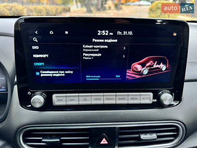 Белый Хендай Kona Electric, объемом двигателя 0 л и пробегом 58 тыс. км за 17499 $, фото 98 на Automoto.ua