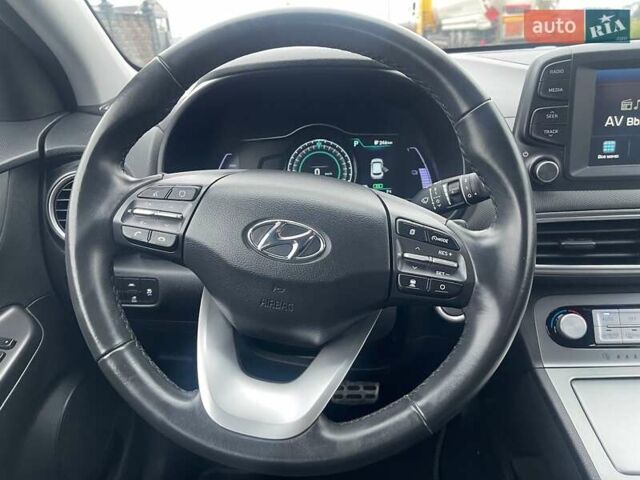 Білий Хендай Kona Electric, об'ємом двигуна 0 л та пробігом 158 тис. км за 16500 $, фото 27 на Automoto.ua