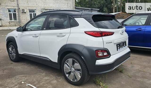 Белый Хендай Kona Electric, объемом двигателя 0 л и пробегом 50 тыс. км за 21500 $, фото 2 на Automoto.ua