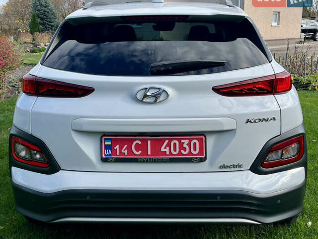 Белый Хендай Kona Electric, объемом двигателя 0 л и пробегом 115 тыс. км за 16900 $, фото 48 на Automoto.ua