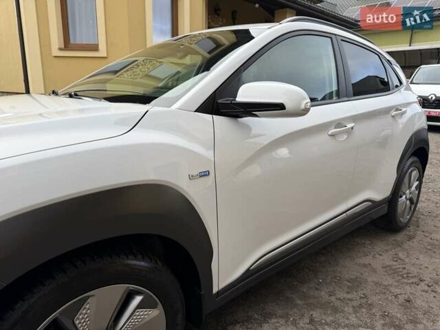 Білий Хендай Kona Electric, об'ємом двигуна 0 л та пробігом 64 тис. км за 14950 $, фото 24 на Automoto.ua
