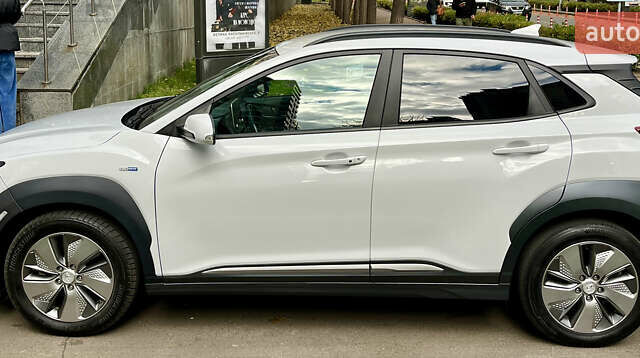 Белый Хендай Kona Electric, объемом двигателя 0 л и пробегом 115 тыс. км за 16900 $, фото 11 на Automoto.ua