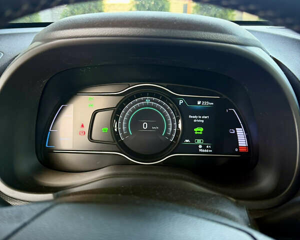 Белый Хендай Kona Electric, объемом двигателя 0 л и пробегом 95 тыс. км за 17500 $, фото 13 на Automoto.ua