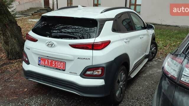 Білий Хендай Kona Electric, об'ємом двигуна 0 л та пробігом 59 тис. км за 23500 $, фото 5 на Automoto.ua