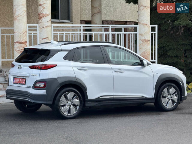Белый Хендай Kona Electric, объемом двигателя 0 л и пробегом 150 тыс. км за 16960 $, фото 9 на Automoto.ua