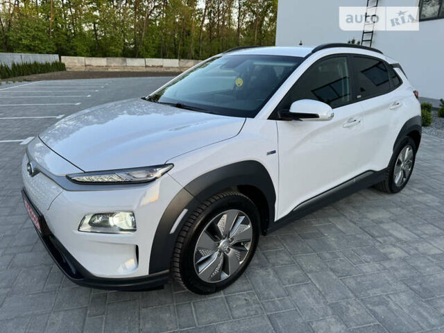 Белый Хендай Kona Electric, объемом двигателя 0 л и пробегом 88 тыс. км за 19200 $, фото 12 на Automoto.ua