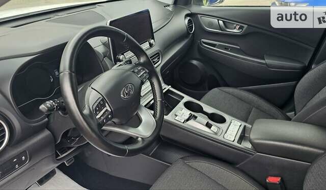 Белый Хендай Kona Electric, объемом двигателя 0 л и пробегом 50 тыс. км за 21500 $, фото 5 на Automoto.ua