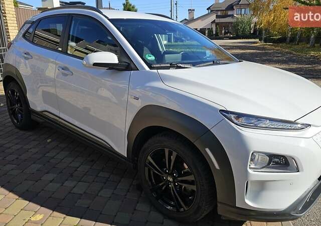 Белый Хендай Kona Electric, объемом двигателя 0 л и пробегом 44 тыс. км за 17450 $, фото 1 на Automoto.ua