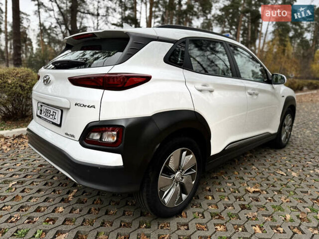 Белый Хендай Kona Electric, объемом двигателя 0 л и пробегом 58 тыс. км за 17499 $, фото 6 на Automoto.ua