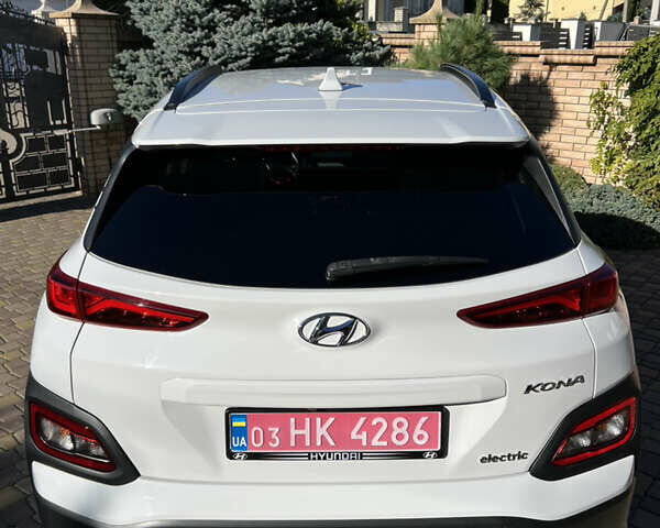 Белый Хендай Kona Electric, объемом двигателя 0 л и пробегом 88 тыс. км за 17900 $, фото 9 на Automoto.ua