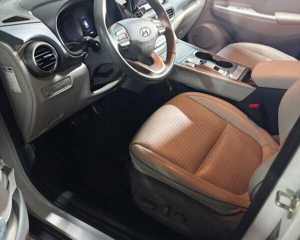 Білий Хендай Kona Electric, об'ємом двигуна 0 л та пробігом 78 тис. км за 17900 $, фото 33 на Automoto.ua