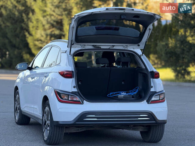 Белый Хендай Kona Electric, объемом двигателя 0 л и пробегом 80 тыс. км за 16900 $, фото 16 на Automoto.ua