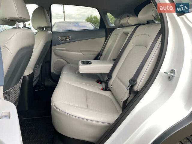 Білий Хендай Kona Electric, об'ємом двигуна 0 л та пробігом 115 тис. км за 18700 $, фото 75 на Automoto.ua