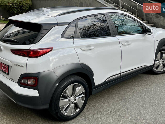 Белый Хендай Kona Electric, объемом двигателя 0 л и пробегом 115 тыс. км за 16900 $, фото 10 на Automoto.ua