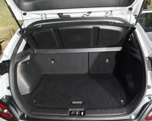 Білий Хендай Kona Electric, об'ємом двигуна 0 л та пробігом 78 тис. км за 17900 $, фото 29 на Automoto.ua