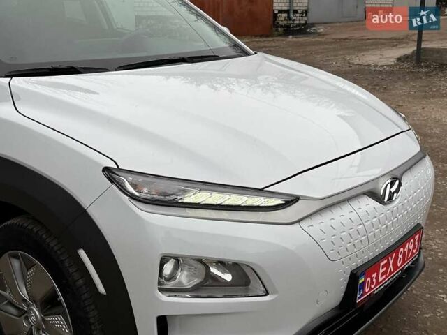 Білий Хендай Kona Electric, об'ємом двигуна 0 л та пробігом 102 тис. км за 15700 $, фото 11 на Automoto.ua
