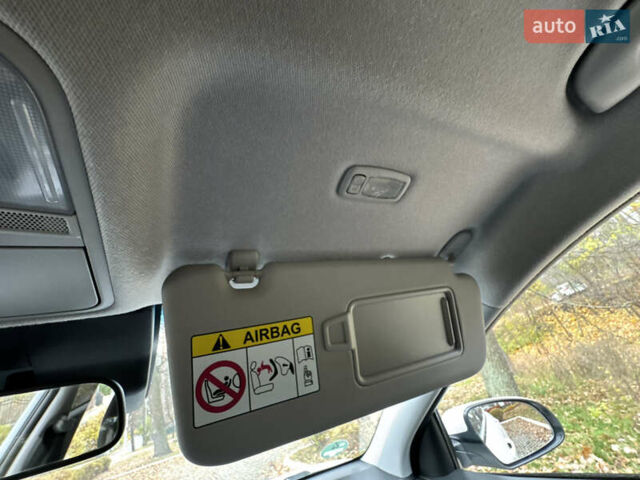 Белый Хендай Kona Electric, объемом двигателя 0 л и пробегом 58 тыс. км за 17499 $, фото 106 на Automoto.ua