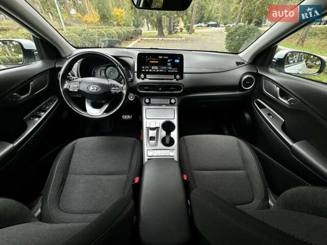 Белый Хендай Kona Electric, объемом двигателя 0 л и пробегом 103 тыс. км за 17999 $, фото 97 на Automoto.ua