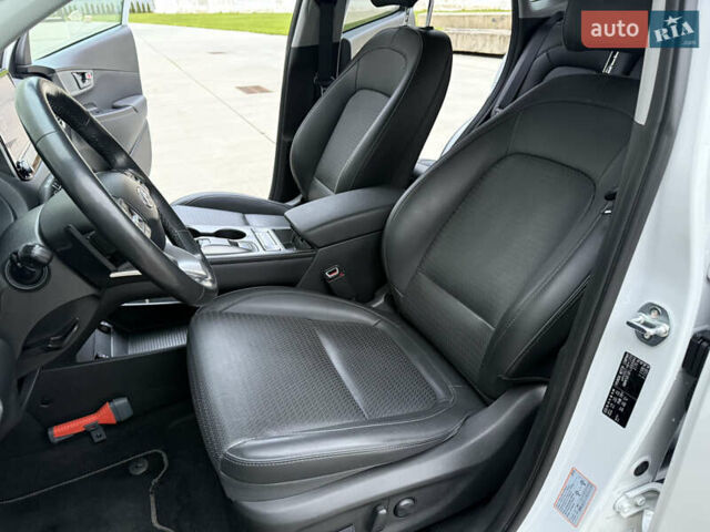 Белый Хендай Kona Electric, объемом двигателя 0 л и пробегом 96 тыс. км за 19500 $, фото 57 на Automoto.ua