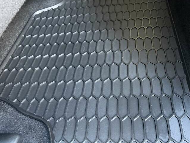 Білий Хендай Kona Electric, об'ємом двигуна 0 л та пробігом 64 тис. км за 14950 $, фото 105 на Automoto.ua