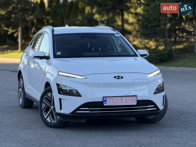 Белый Хендай Kona Electric, объемом двигателя 0 л и пробегом 80 тыс. км за 16900 $, фото 3 на Automoto.ua