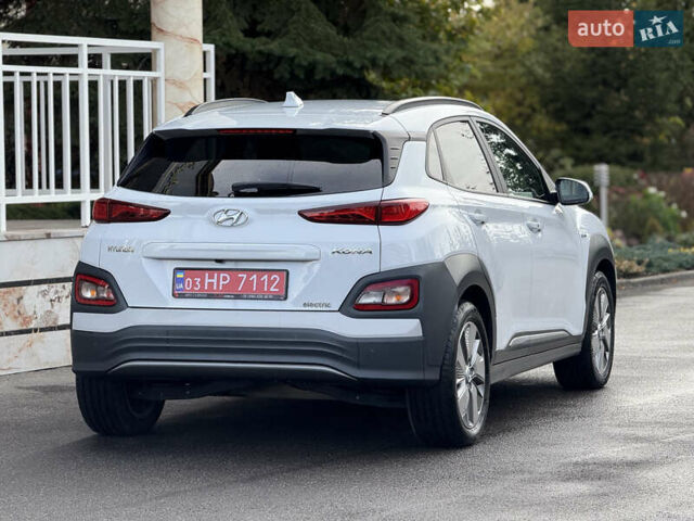 Белый Хендай Kona Electric, объемом двигателя 0 л и пробегом 150 тыс. км за 16960 $, фото 12 на Automoto.ua