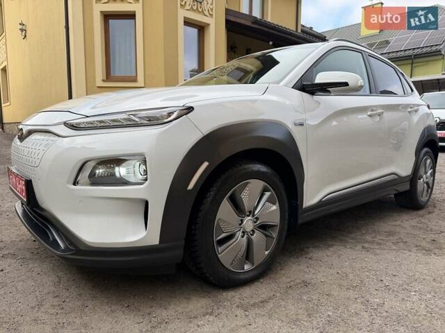 Білий Хендай Kona Electric, об'ємом двигуна 0 л та пробігом 64 тис. км за 14950 $, фото 2 на Automoto.ua