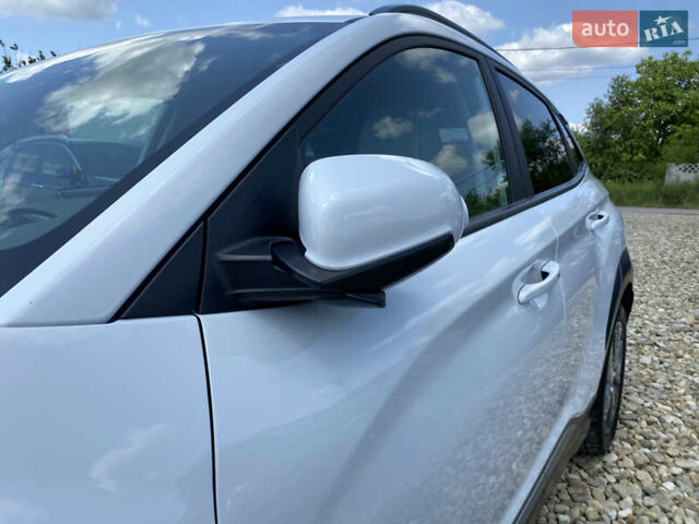 Білий Хендай Kona Electric, об'ємом двигуна 0 л та пробігом 115 тис. км за 18700 $, фото 26 на Automoto.ua