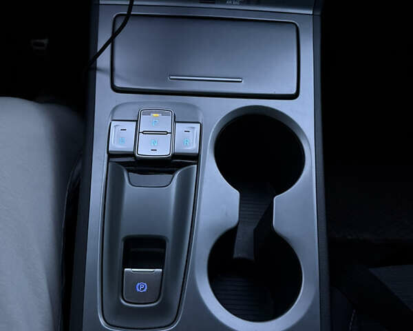 Белый Хендай Kona Electric, объемом двигателя 0 л и пробегом 47 тыс. км за 16100 $, фото 18 на Automoto.ua