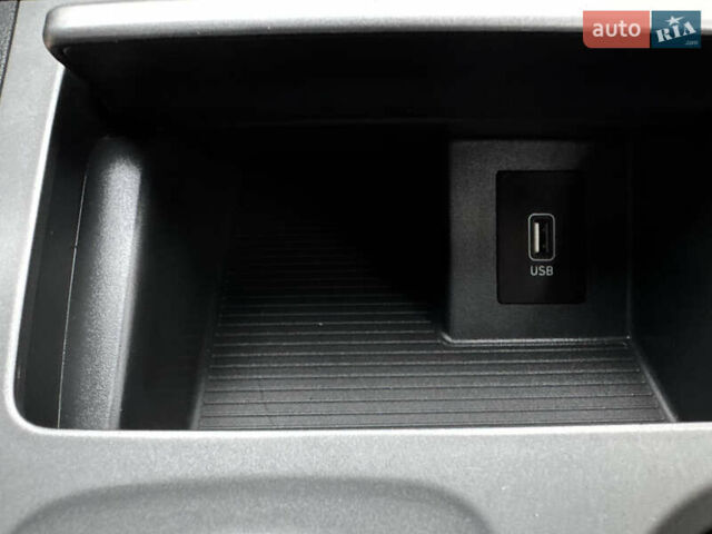 Белый Хендай Kona Electric, объемом двигателя 0 л и пробегом 58 тыс. км за 17499 $, фото 82 на Automoto.ua