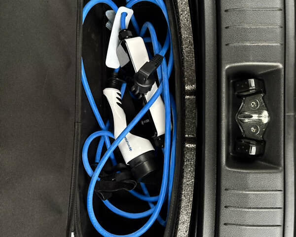 Белый Хендай Kona Electric, объемом двигателя 0 л и пробегом 58 тыс. км за 17499 $, фото 56 на Automoto.ua