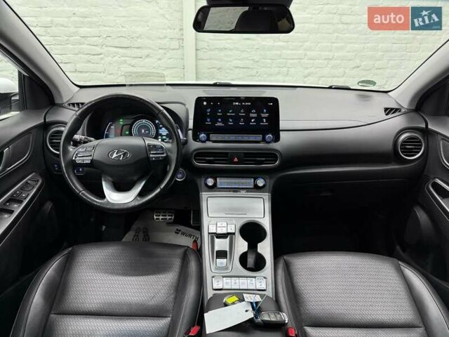 Белый Хендай Kona Electric, объемом двигателя 0 л и пробегом 92 тыс. км за 18983 $, фото 21 на Automoto.ua