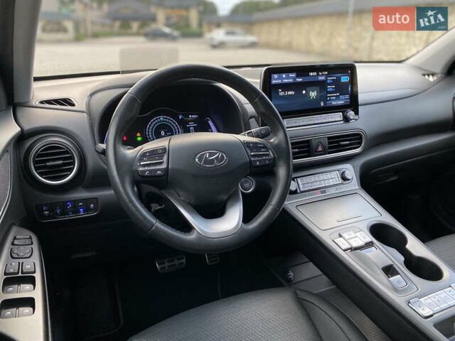 Білий Хендай Kona Electric, об'ємом двигуна 0 л та пробігом 68 тис. км за 19699 $, фото 35 на Automoto.ua