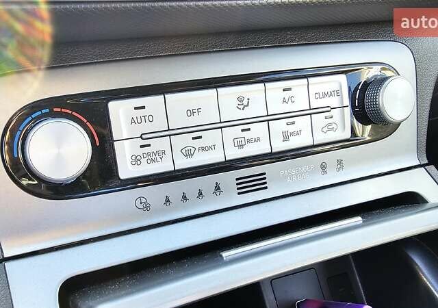 Белый Хендай Kona Electric, объемом двигателя 0 л и пробегом 44 тыс. км за 17450 $, фото 6 на Automoto.ua