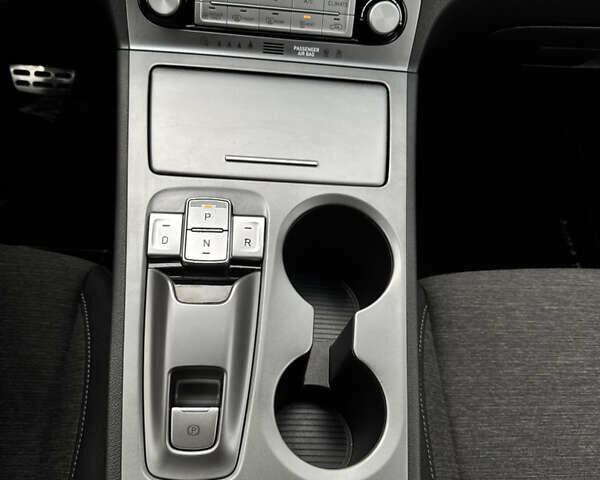 Белый Хендай Kona Electric, объемом двигателя 0 л и пробегом 58 тыс. км за 17499 $, фото 45 на Automoto.ua