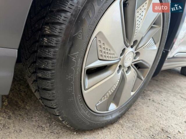 Білий Хендай Kona Electric, об'ємом двигуна 0 л та пробігом 64 тис. км за 14950 $, фото 14 на Automoto.ua