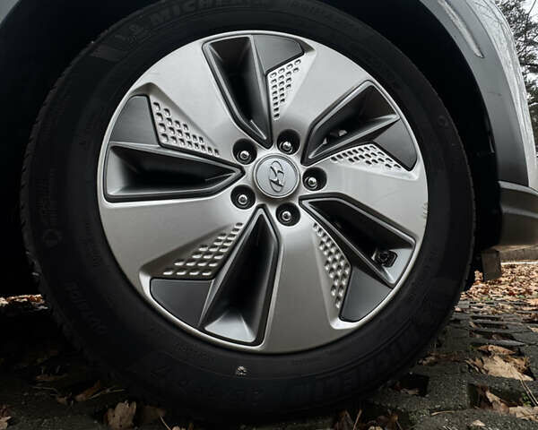 Білий Хендай Kona Electric, об'ємом двигуна 0 л та пробігом 59 тис. км за 17499 $, фото 42 на Automoto.ua