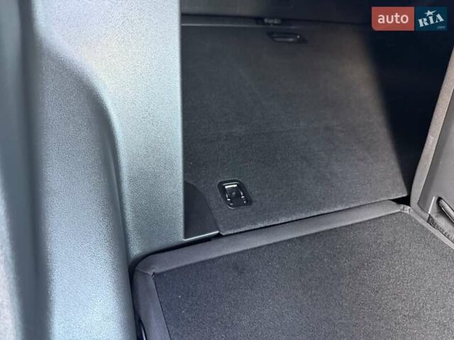 Білий Хендай Kona Electric, об'ємом двигуна 0 л та пробігом 64 тис. км за 14950 $, фото 132 на Automoto.ua