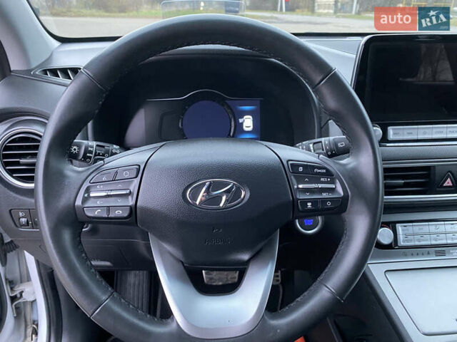 Белый Хендай Kona Electric, объемом двигателя 0 л и пробегом 166 тыс. км за 16900 $, фото 25 на Automoto.ua