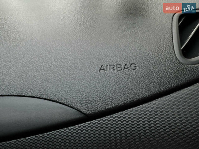 Белый Хендай Kona Electric, объемом двигателя 0 л и пробегом 58 тыс. км за 17499 $, фото 113 на Automoto.ua