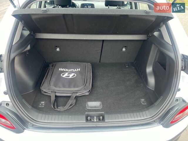 Білий Хендай Kona Electric, об'ємом двигуна 0 л та пробігом 158 тис. км за 16500 $, фото 29 на Automoto.ua