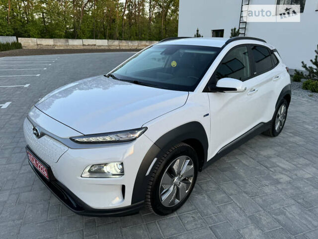 Белый Хендай Kona Electric, объемом двигателя 0 л и пробегом 88 тыс. км за 19400 $, фото 12 на Automoto.ua