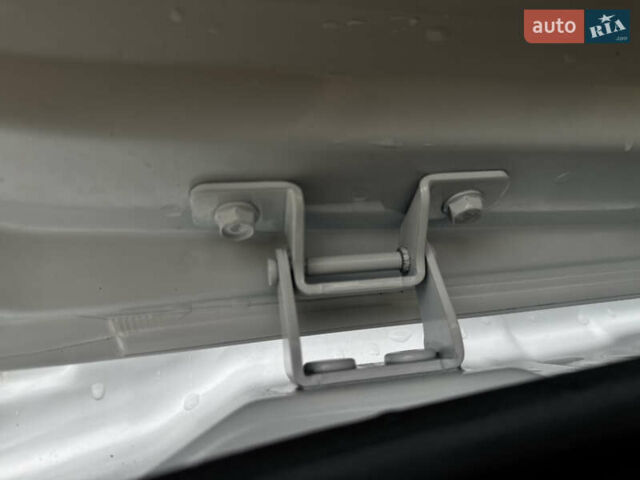 Белый Хендай Kona Electric, объемом двигателя 0 л и пробегом 58 тыс. км за 17499 $, фото 55 на Automoto.ua