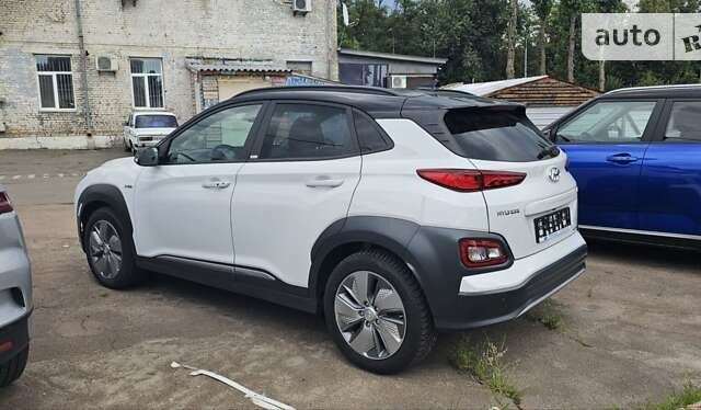 Белый Хендай Kona Electric, объемом двигателя 0 л и пробегом 50 тыс. км за 21500 $, фото 3 на Automoto.ua